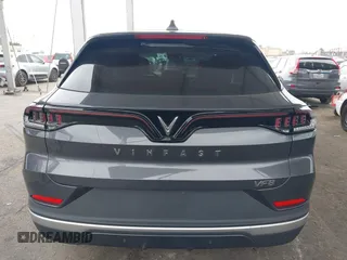2023 VinFast VF 8 Plus z VIN RLLV1AFA9PH001464, wystawiony jako IAAI lot #41798776 z przebiegiem 2355 mil mil oraz . Historia ofert i sprzedaży dostępna na DreamBid. Obrazek 17.