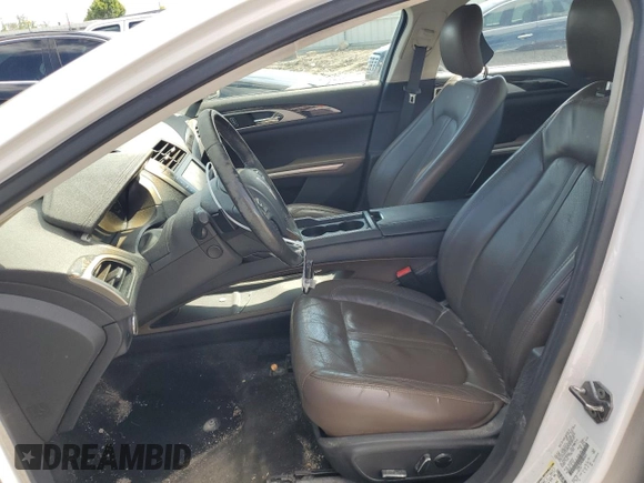 2013 Lincoln MKZ z VIN 3LN6L2G98DR804632, wystawiony jako Copart lot #56985055 z przebiegiem 128 509 mil mil oraz Szkoda całkowita • Salvage title. Historia ofert i sprzedaży dostępna na DreamBid. Obrazek 7.
