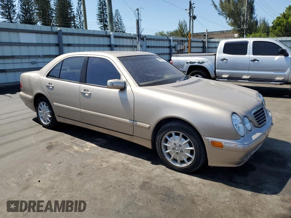 2000 Mercedes-Benz E 320 with VIN WDBJF65J4YB060708, listed as a Copart auction lot 54981615 with 71,036 mi miles and Clean Title. Bid and sale history available at DreamBid. Image 4.