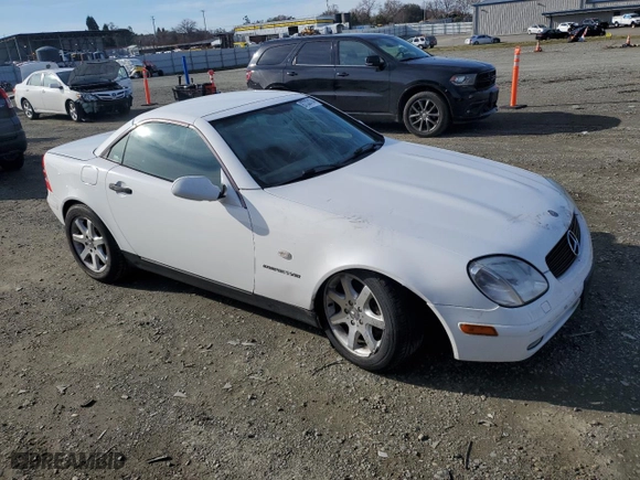 2000 Mercedes-Benz SLK-Class Kompressor with VIN WDBKK47F5YF149967, listed as a Copart auction lot 87333124 with 171,217 mi miles and Salvage Title. Bid and sale history available at carsss.com. Image 4.