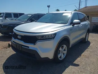 2021 Kia Sorento LX with VIN 5XYRG4LC3MG052013, listed as a IAAI auction lot 41930953 with 86,429 mi miles. Bid and sale history available at carsss.com. Image 2.