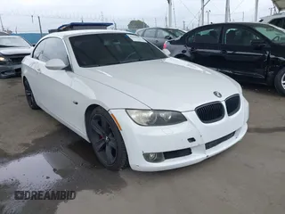 2008 BMW 3 Series 335i z VIN WBAWL73518PX52579, wystawiony jako IAAI lot #42185401 z przebiegiem 169 042 mil mil oraz . Historia ofert i sprzedaży dostępna na DreamBid. Obrazek 1.