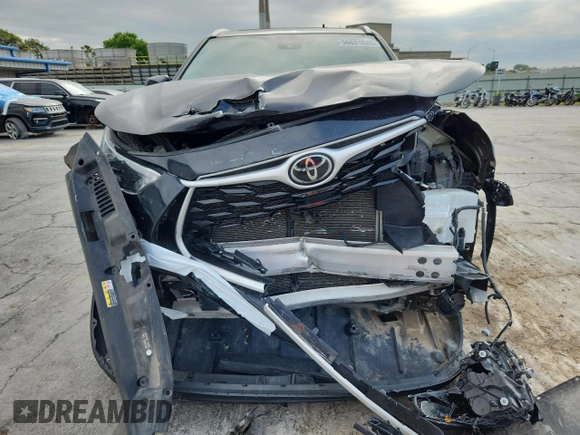 2022 Toyota Highlander XLE z VIN 5TDGZRAH8NS548443, wystawiony jako Copart lot #56631635 z przebiegiem 56 205 mil mil oraz Szkoda całkowita • Salvage title. Historia ofert i sprzedaży dostępna na DreamBid. Obrazek 5.