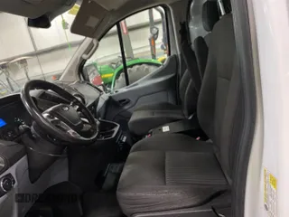 2016 Ford Transit z VIN 1FTYR1YM4GKB55543, wystawiony jako IAAI lot #42504585 z przebiegiem 104 991 mil mil oraz . Historia ofert i sprzedaży dostępna na DreamBid. Obrazek 36.