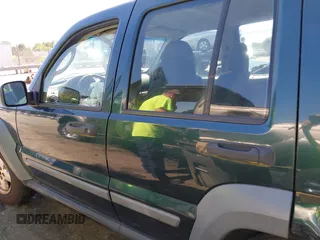 2006 Jeep Liberty Sport z VIN 1J4GK48K66W122836, wystawiony jako IAAI lot #42141978 z przebiegiem 188 952 mil mil oraz . Historia ofert i sprzedaży dostępna na DreamBid. Obrazek 14.