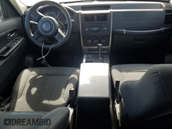 2012 Jeep Liberty Sport z VIN 1C4PJMAK4CW145790, wystawiony jako Copart lot #56780445 z przebiegiem 169 046 mil mil oraz Czysty tytuł • Clean title. Historia ofert i sprzedaży dostępna na DreamBid. Obrazek 8.
