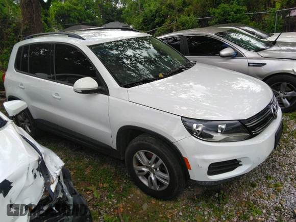 2016 Volkswagen Tiguan R-Line with VIN WVGBV7AX1GW003636, listed as a IAAI auction lot 42182478 with 137,437 mi miles and . Bid and sale history available at DreamBid. Image 1.