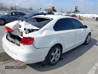 2012 Volkswagen Jetta SE z VIN 3VWDP7AJ4CM379192, wystawiony jako IAAI lot #42024746 z przebiegiem 125 450 mil mil oraz . Historia ofert i sprzedaży dostępna na DreamBid. Obrazek 4.