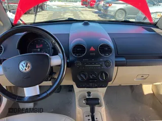 2009 Volkswagen Beetle S z VIN 3VWRF31Y29M401892, wystawiony jako Copart lot #89337485 z przebiegiem 136 394 mil mil oraz Czysty tytuł • Clean title. Historia ofert i sprzedaży dostępna na DreamBid. Obrazek 9.