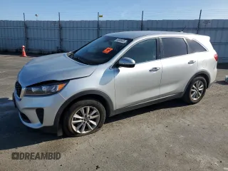 2019 Kia Sorento LX z VIN 5XYPG4A50KG463698, wystawiony jako Copart lot #50088435 z przebiegiem 68 787 mil mil oraz Szkody całkowita. Historia ofert i sprzedaży dostępna na DreamBid. Obrazek 1.