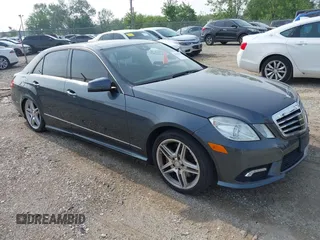 2011 Mercedes-Benz E 550 Luxury z VIN WDDHF9AB9BA442980, wystawiony jako IAAI lot #42439893 z przebiegiem 129 058 mil mil oraz . Historia ofert i sprzedaży dostępna na DreamBid. Obrazek 1.