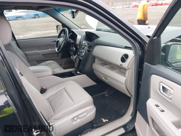 2012 Honda Pilot EX-L with VIN 5FNYF4H57CB068021, listed as a IAAI auction lot 41909996 with 253,542 mi miles and . Bid and sale history available at carsss.com. Image 5.