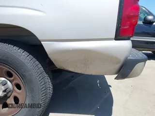 2005 Chevrolet Silverado 1500 LS z VIN 2GCEC13T651144009, wystawiony jako IAAI lot #42256681 z przebiegiem 116 074 mil mil oraz . Historia ofert i sprzedaży dostępna na DreamBid. Obrazek 6.