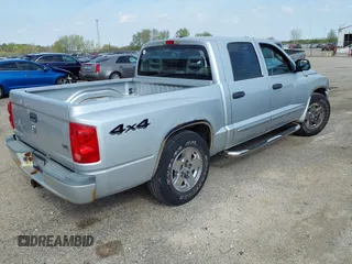 2006 Dodge Dakota SLT z VIN 1D7HW48N76S645515, wystawiony jako IAAI lot #42091904 z przebiegiem 160 695 mil mil oraz . Historia ofert i sprzedaży dostępna na DreamBid. Obrazek 4.
