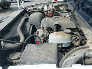 2005 Chevrolet Silverado 2500HD Work Truck z VIN 1GCHC24U95E146040, wystawiony jako IAAI lot #41890471 z przebiegiem 190 128 mil mil oraz . Historia ofert i sprzedaży dostępna na DreamBid. Obrazek 25.
