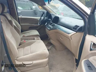 2005 Honda Odyssey LX with VIN 5FNRL382X5B116840, listed as a IAAI auction lot 42070477 with 268,898 mi miles. Bid and sale history available at carsss.com. Image 5.