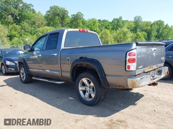 2006 Dodge 1500 SLT z VIN 1D7HU18246J168221, wystawiony jako IAAI lot #42462325 z przebiegiem 195 754 mil mil oraz . Historia ofert i sprzedaży dostępna na DreamBid. Obrazek 3.
