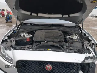 2020 Jaguar F-Pace 25t Premium z VIN SADCJ2FX2LA620720, wystawiony jako IAAI lot #41704850 z przebiegiem 57 113 mil mil oraz . Historia ofert i sprzedaży dostępna na DreamBid. Obrazek 10.