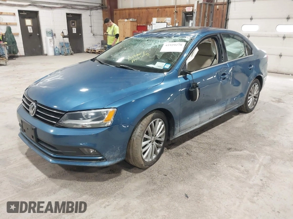 2015 Volkswagen Jetta SE z VIN 3VWD07AJ2FM315225, wystawiony jako IAAI lot #41929278 z przebiegiem 127 240 mil mil oraz . Historia ofert i sprzedaży dostępna na DreamBid. Obrazek 2.