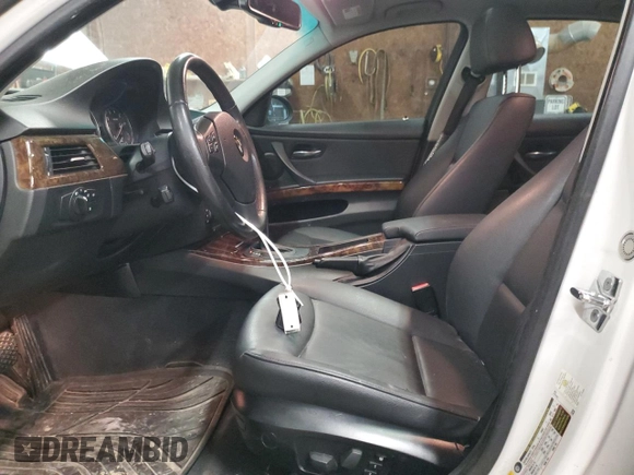 2008 BMW 3 Series 328xi с VIN WBAVC73548KX90400, выставлен на аукционе Copart как лот 60394685 с пробегом 106 040 миль миль и Списание • Salvage title. История ставок и продаж доступна на DreamBid. Изображение 7.