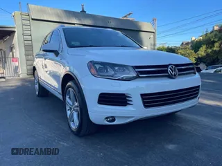 2014 Volkswagen Touareg Sport with VIN WVGEF9BP7ED003332, listed as a Copart auction lot 63043535 with 179,727 mi miles and Salvage title. Bid and sale history available at DreamBid. Image 1.