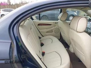 2007 Jaguar X-Type z VIN SAJWA51A27WJ11735, wystawiony jako IAAI lot #41934652 z przebiegiem 43 519 mil mil oraz . Historia ofert i sprzedaży dostępna na DreamBid. Obrazek 8.