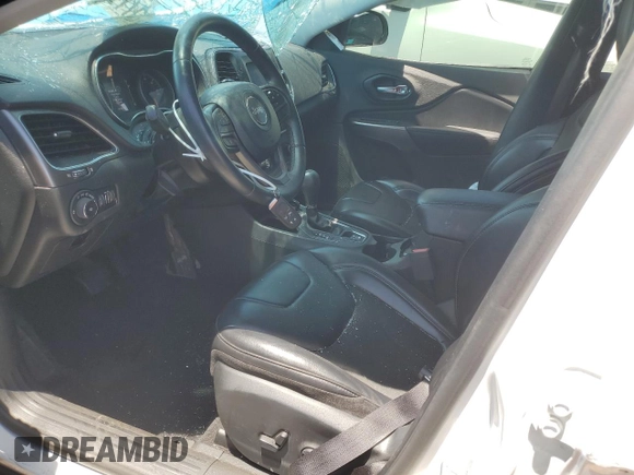 2019 Jeep Cherokee Latitude Plus с VIN 1C4PJLLB8KD382154, выставлен на аукционе Copart как лот 57723185 с пробегом 89 329 миль миль и Списание • Salvage title. История ставок и продаж доступна на DreamBid. Изображение 7.