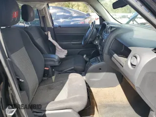 2017 Jeep Patriot Latitude with VIN 1C4NJPFB2HD183118, listed as a Copart auction lot 45502185 with 111,172 mi miles and Salvage Title. Bid and sale history available at DreamBid. Image 7.