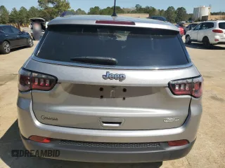 2020 Jeep Compass Latitude z VIN 3C4NJCBBXLT205996, wystawiony jako Copart lot #50507825 z przebiegiem Nie podano mil oraz Szkoda całkowita • Salvage title. Historia ofert i sprzedaży dostępna na DreamBid. Obrazek 6.