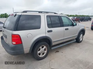 2004 Ford Explorer XLS z VIN 1FMZU62K74UC37365, wystawiony jako IAAI lot #42204190 z przebiegiem 144 350 mil mil oraz . Historia ofert i sprzedaży dostępna na DreamBid. Obrazek 4.