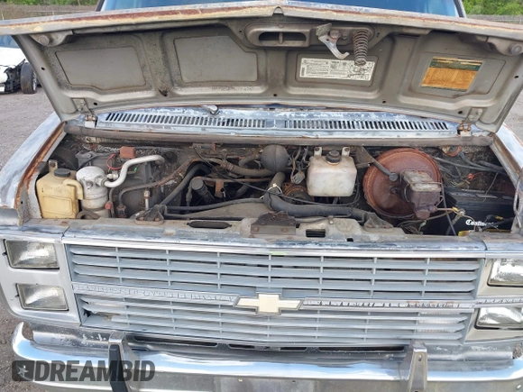 1983 Chevrolet Chevy Van z VIN 1GCEG25H7D7170543, wystawiony jako IAAI lot #41955600 z przebiegiem 49 027 mil mil oraz . Historia ofert i sprzedaży dostępna na DreamBid. Obrazek 10.