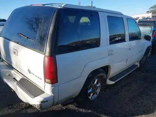2000 Cadillac Escalade z VIN 1GYEK63R2YR230105, wystawiony jako IAAI lot #41575390 z przebiegiem 258 152 mil mil oraz . Historia ofert i sprzedaży dostępna na DreamBid. Obrazek 4.