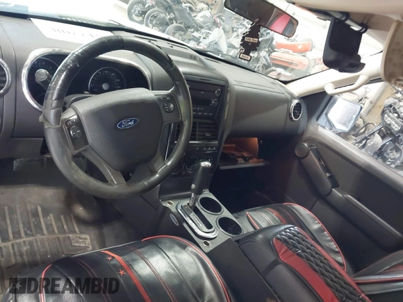 2010 Ford Explorer XLT с VIN 1FMEU7DE6AUA81150, выставлен на аукционе IAAI как лот 42612208 с пробегом 137 367 миль миль и . История ставок и продаж доступна на DreamBid. Изображение 5.