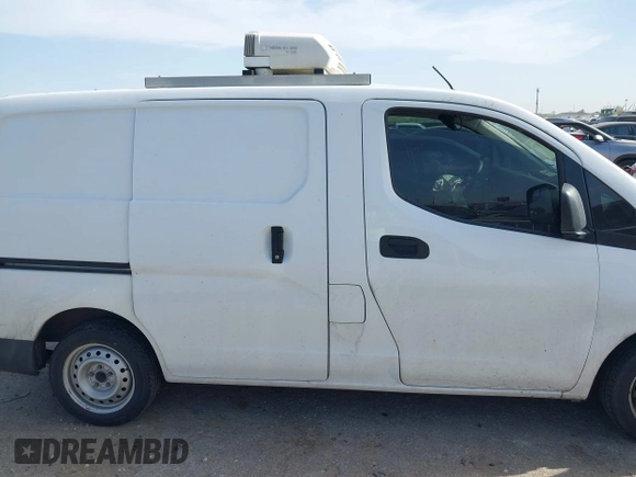 2015 Nissan NV200 SV with VIN 3N6CM0KN1FK700005, listed as a IAAI auction lot 41833099 with Not Provided miles. Bid and sale history available at carsss.com. Image 13.