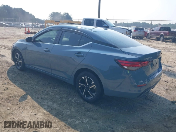 2024 Nissan Sentra SV z VIN 3N1AB8CV1RY221780, wystawiony jako IAAI lot #42405858 z przebiegiem 14 391 mil mil oraz . Historia ofert i sprzedaży dostępna na DreamBid. Obrazek 3.