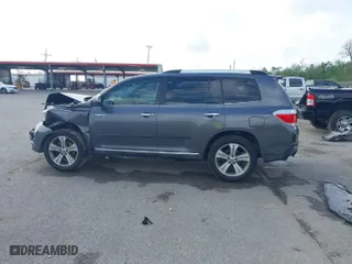 2011 Toyota Highlander Limited with VIN 5TDYK3EH8BS043420, listed as a IAAI auction lot 41936665 with 205,590 mi miles. Bid and sale history available at carsss.com. Image 14.
