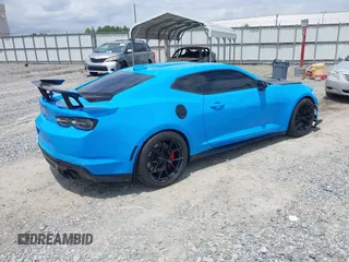 2022 Chevrolet Camaro ZL1 z VIN 1G1FJ1R62N0118359, wystawiony jako IAAI lot #42146460 z przebiegiem 25 274 mil mil oraz . Historia ofert i sprzedaży dostępna na DreamBid. Obrazek 4.