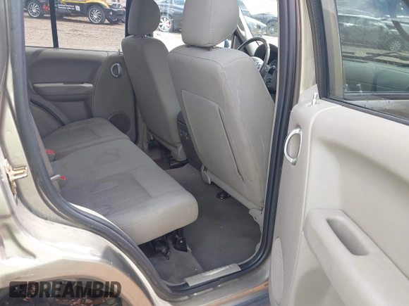 2005 Jeep Liberty Limited with VIN 1J4GK58K15W633519, listed as a IAAI auction lot 42240372 with 189,926 mi miles and . Bid and sale history available at DreamBid. Image 8.