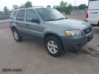 2006 Ford Escape XLT with VIN 1FMYU93186KC23394, listed as a IAAI auction lot 42133604 with 108,228 mi miles. Bid and sale history available at carsss.com. Image 1.