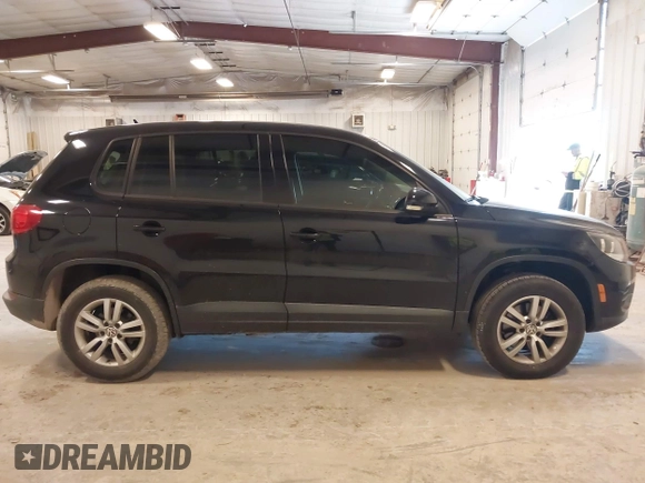 2014 Volkswagen Tiguan SE z VIN WVGAV3AX9EW614094, wystawiony jako IAAI lot #42350601 z przebiegiem 128 996 mil mil oraz . Historia ofert i sprzedaży dostępna na DreamBid. Obrazek 14.