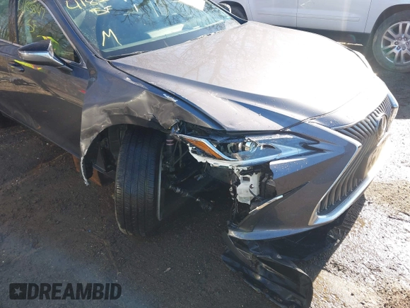 2020 Lexus ES with VIN 58ADZ1B11LU058221, listed as a IAAI auction lot 41838147 with 23,921 mi miles. Bid and sale history available at carsss.com. Image 6.