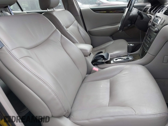 2004 Lexus ES 330 with VIN JTHBA30G145052409, listed as a IAAI auction lot 42180095 with 177,781 mi miles. Bid and sale history available at carsss.com. Image 5.