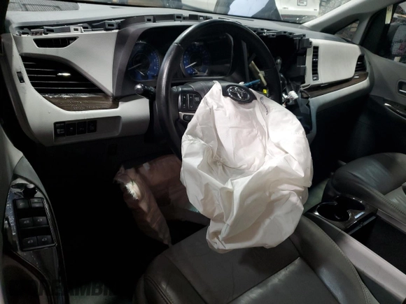 2017 Toyota Sienna XLE Auto Access Seat with VIN 5TDYZ3DC2HS819440, listed as a Copart auction lot 49140795 with Not provided miles and Salvage title. Bid and sale history available at DreamBid. Image 8.