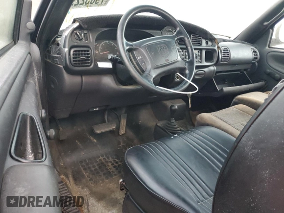 2001 Dodge 2500 z VIN 3B7KF26Z51M560104, wystawiony jako Copart lot #79052294 z przebiegiem Nie podano mil oraz Czysty tytuł • Clean title. Historia ofert i sprzedaży dostępna na DreamBid. Obrazek 8.