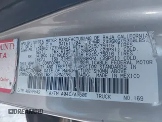 2005 Toyota Tacoma PreRunner with VIN 3TMKU72N75M001102, listed as a IAAI auction lot 41105774 with 233,167 mi miles. Bid and sale history available at carsss.com. Image 9.