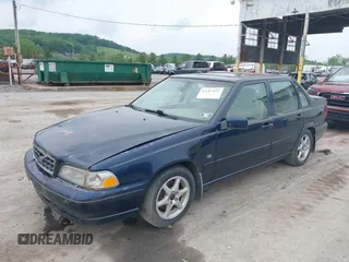 2000 Volvo S70 z VIN YV1LS56D8Y2627201, wystawiony jako IAAI lot #42287057 z przebiegiem 203 975 mil mil oraz . Historia ofert i sprzedaży dostępna na DreamBid. Obrazek 2.