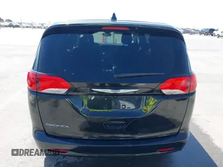 2017 Chrysler Pacifica Touring with VIN 2C4RC1DG6HR501164, listed as a IAAI auction lot 41863304 with 87,705 mi miles and . Bid and sale history available at DreamBid. Image 17.
