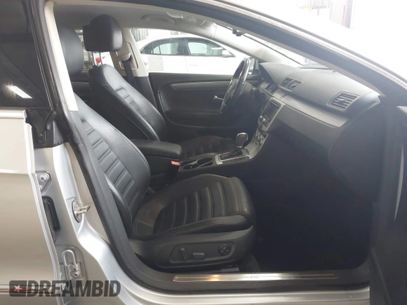 2015 Volkswagen CC R-Line z VIN WVWBP7AN9FE826400, wystawiony jako IAAI lot #40931896 z przebiegiem 117 022 mil mil oraz . Historia ofert i sprzedaży dostępna na DreamBid. Obrazek 5.
