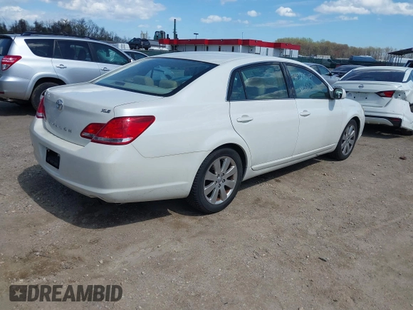 2006 Toyota Avalon XL with VIN 4T1BK36B76U166901, listed as a IAAI auction lot 41929549 with 260,650 mi miles. Bid and sale history available at carsss.com. Image 4.