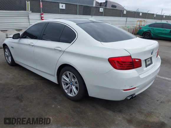 2015 BMW 5 Series 528i z VIN WBA5A5C56FD519995, wystawiony jako IAAI lot #41788365 z przebiegiem 114 306 mil mil oraz . Historia ofert i sprzedaży dostępna na DreamBid. Obrazek 3.